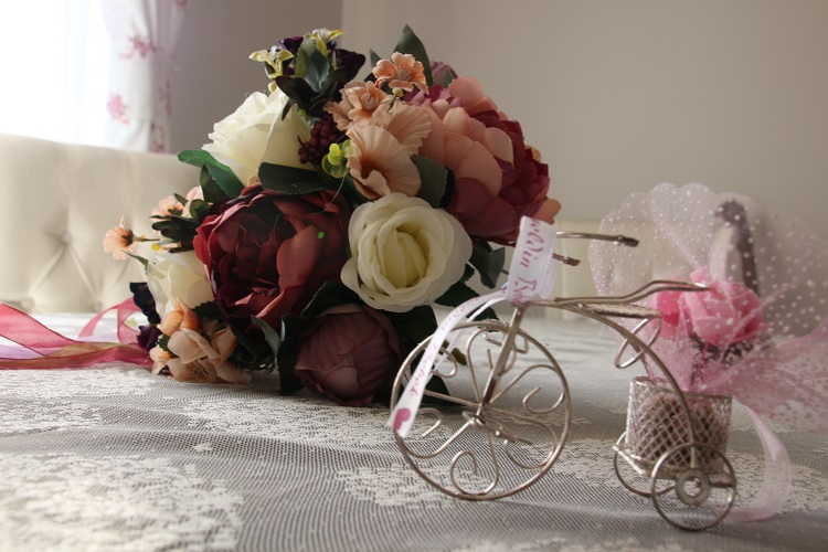 GELİNLİKLERİN OLMAZSA OLMAZI GELİN ÇİÇEĞİ